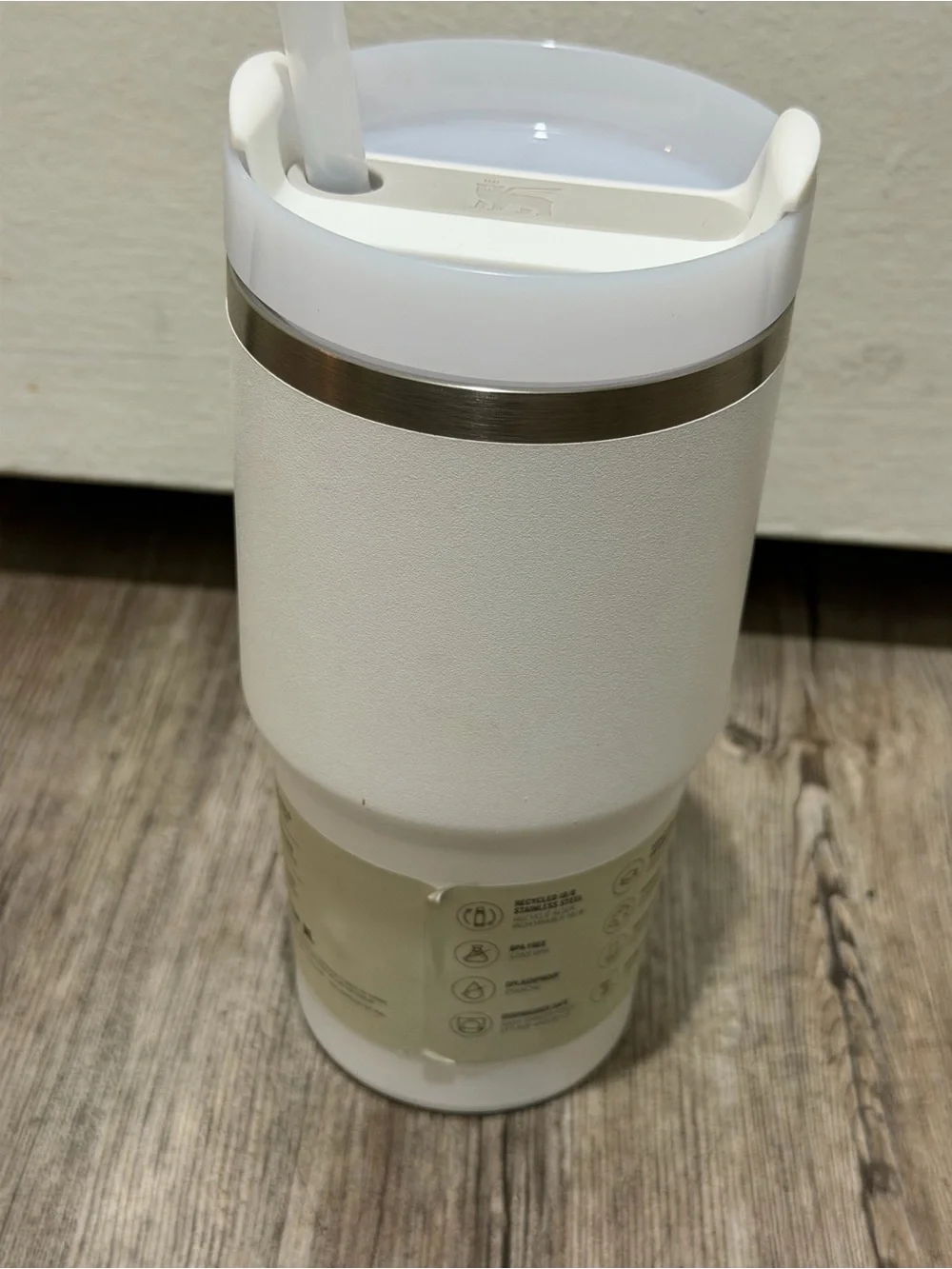 Stanley Quencher Tumbler in White 20 oz - Picture 5 of 8